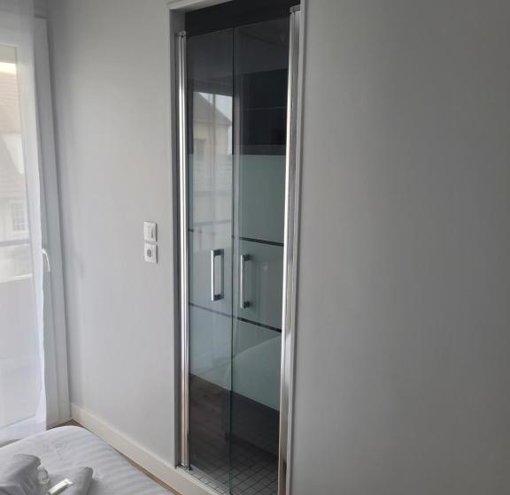 غرفة قياسية مطلّة علي البحر مزوَّدة بشُرفة, Hôtel De La Plage