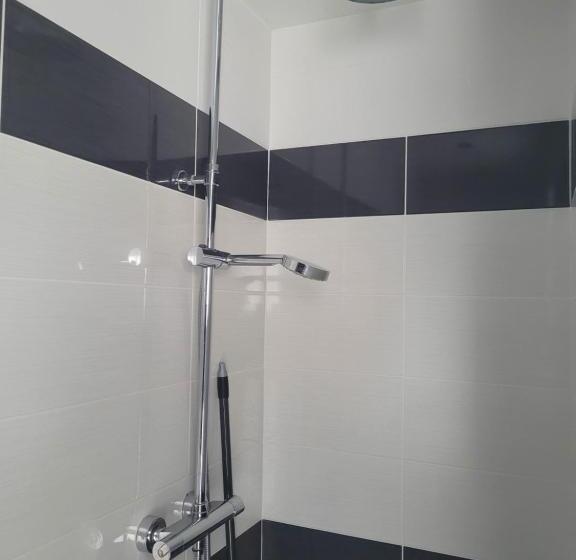 غرفة قياسية مطلّة علي البحر مزوَّدة بشُرفة, Hôtel De La Plage