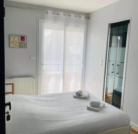 غرفة قياسية مطلّة علي البحر مزوَّدة بشُرفة, Hôtel De La Plage