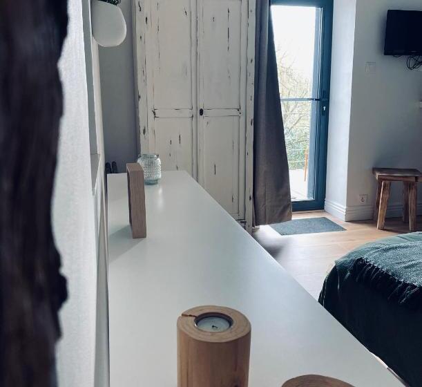 غرفة قياسية مزوَّدة بشُرفة, ô Chambres D Hôtes