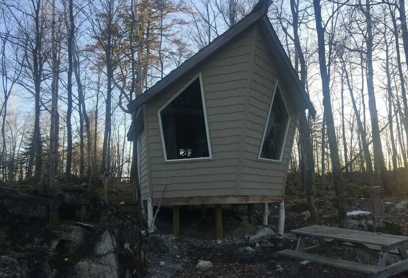 공용 욕실 구비 공동 객실 내의 침대, Hills Point Resort