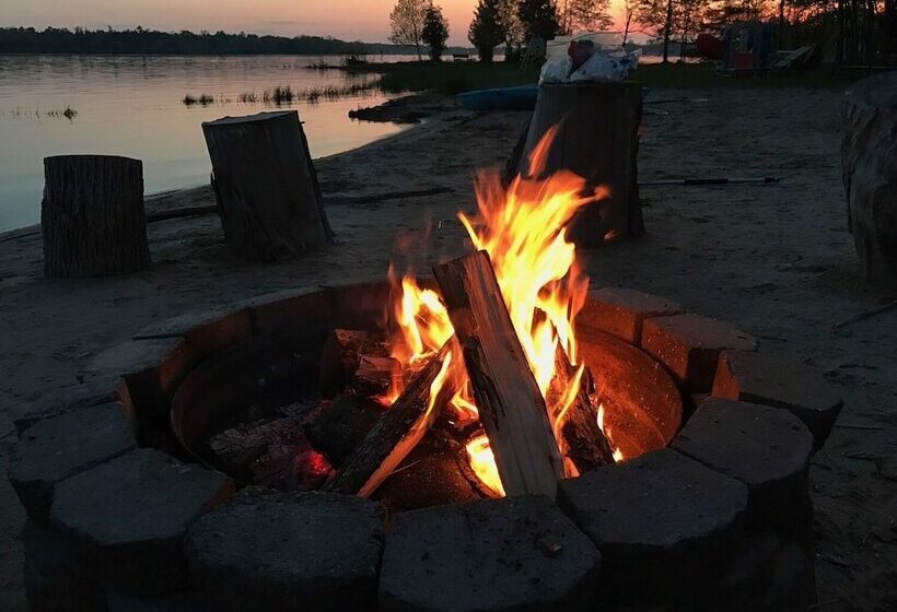 공용 욕실 구비 공동 객실 내의 침대, Hills Point Resort