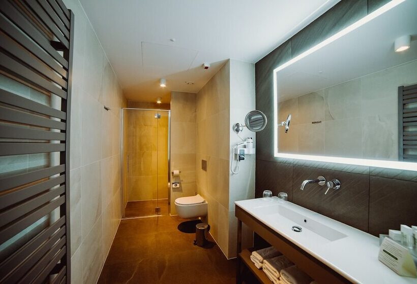 חדר סטנדרט, Evva