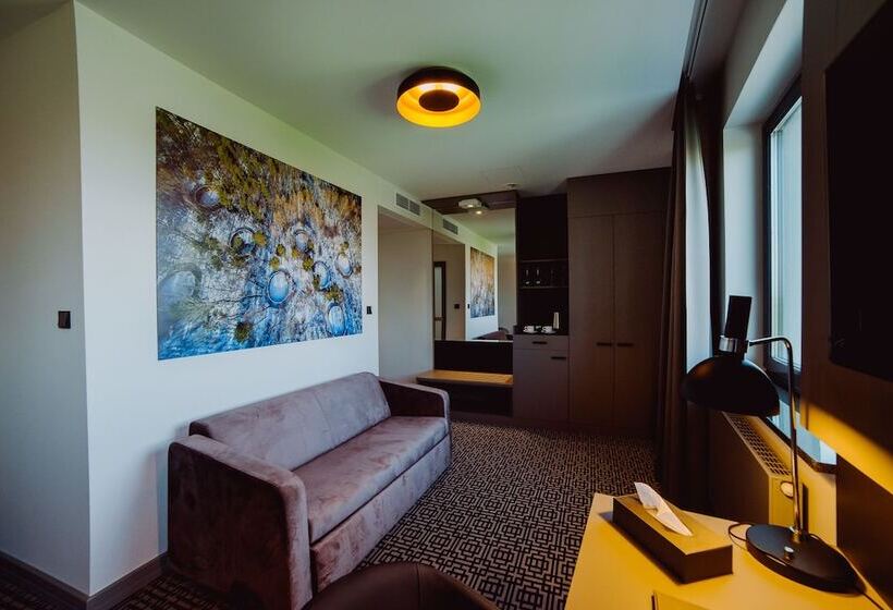 חדר סטנדרט, Evva