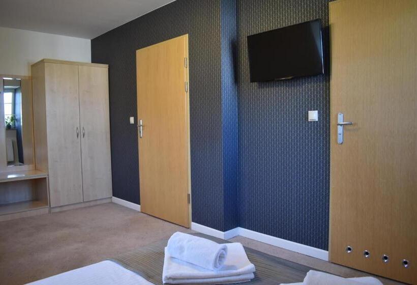 庭の見えるスタンダードトリプルルーム, Eco Nieborów