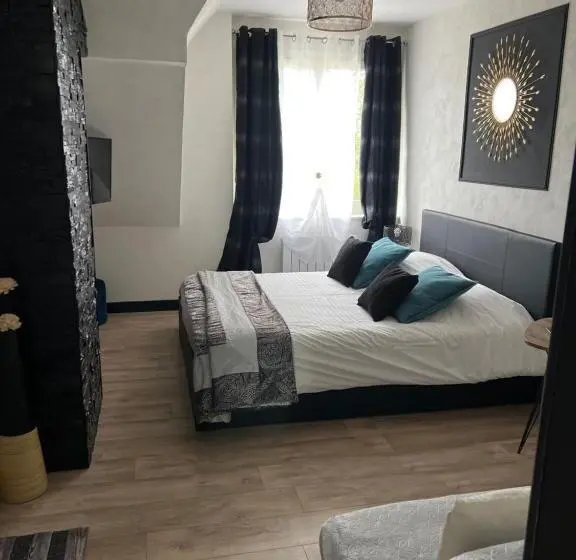 Standard-huone Allasnäkymä, Gites Et Chambres Des Coteaux