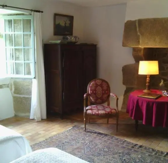 ガーデンビュースタンダードルーム, Manoir De Kerguéréon