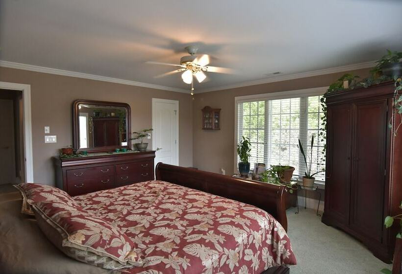 غرفة قياسية حمام مشترك, The Lakeside Resort