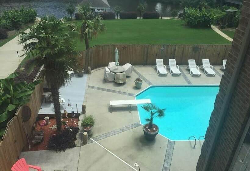 غرفة قياسية حمام مشترك, The Lakeside Resort