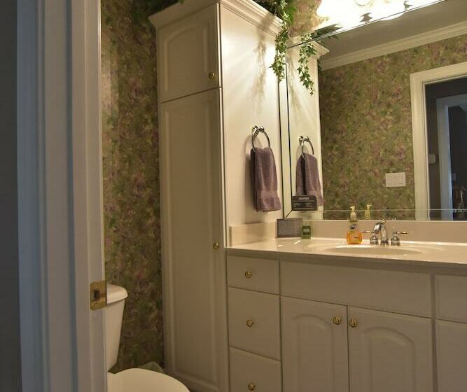 غرفة قياسية حمام مشترك, The Lakeside Resort