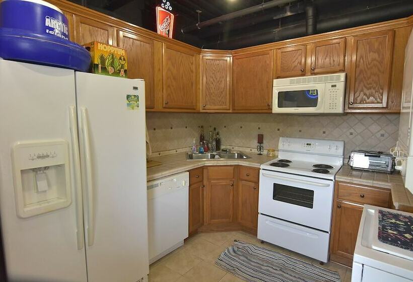 غرفة قياسية حمام مشترك, The Lakeside Resort