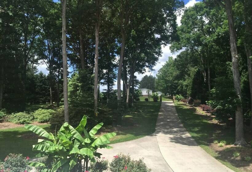 غرفة قياسية حمام مشترك, The Lakeside Resort