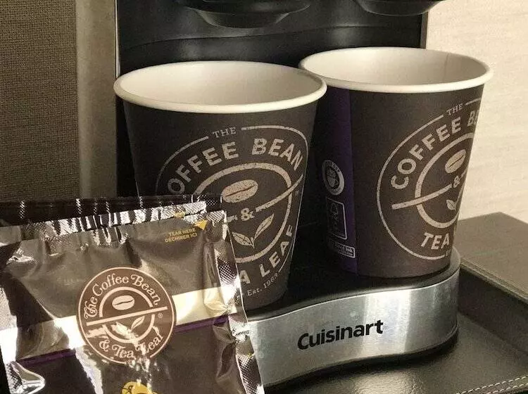 キングサイズベッドのスタンダードルーム, Doubletree By Hilton Hotel Los Angeles Downtown