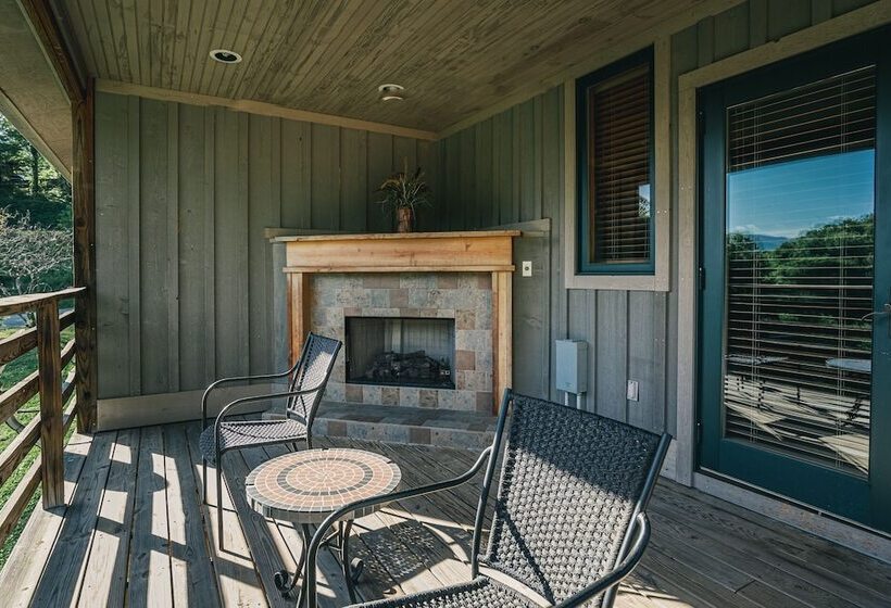 Люкс Премиум, Nantahala Village