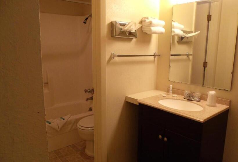 غرفه قياسيه سريرين مزدوجين, Narrow Gauge Railroad Inn