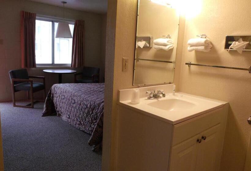 غرفة قياسية سرير كينج, Narrow Gauge Railroad Inn