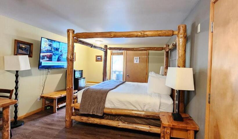 带大床的豪华间, Nisqually Lodge