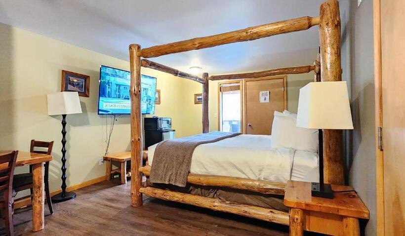 带大床的豪华间, Nisqually Lodge