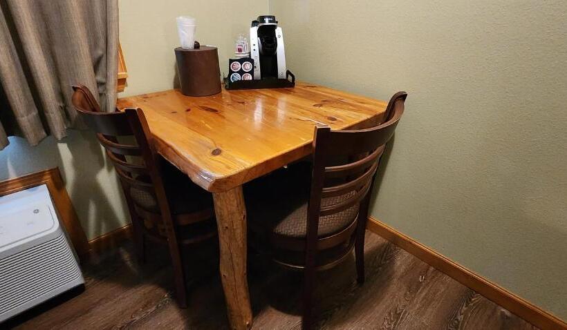 带大床的复式套间, Nisqually Lodge