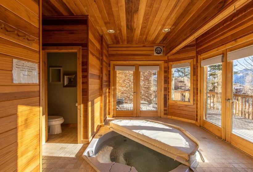 带大床的套房, Nordic Inn