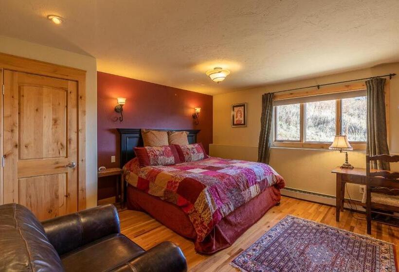 带大床的套房, Nordic Inn