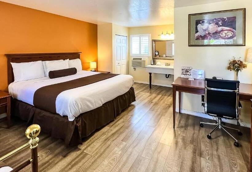 ファミリールーム, The Old West Inn