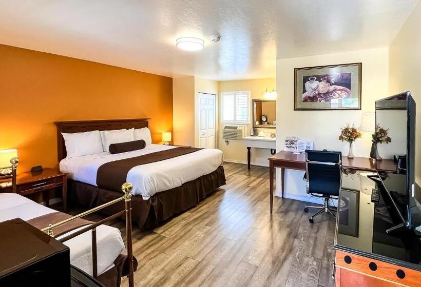 ファミリールーム, The Old West Inn