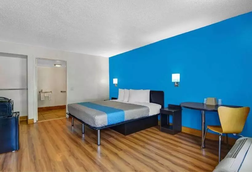 身障者適用キングサイズベッドルーム, Motel 6 Atlanta, Ga