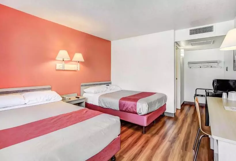 اتاق لوکس چهار تخته, Motel 6medford, Or