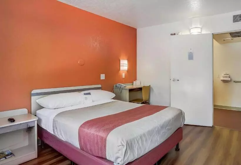 اتاق استاندارد برای معلولان, Motel 6medford, Or