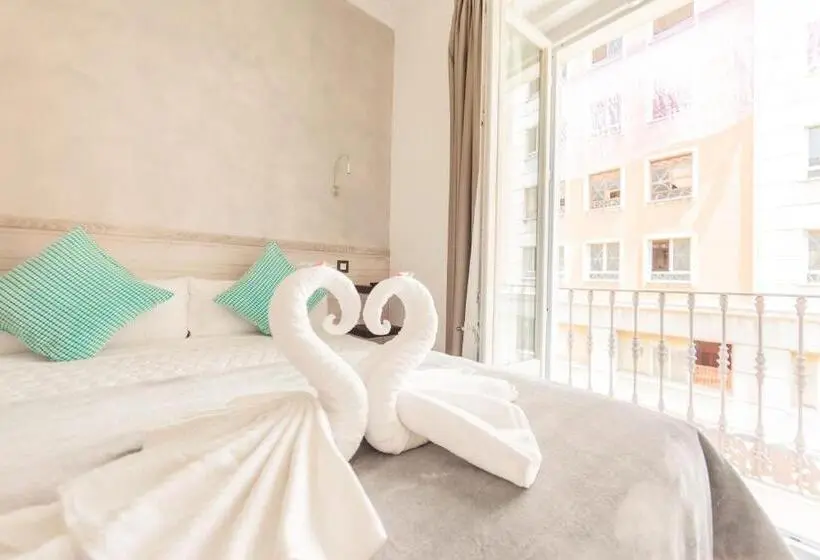 اتاق استاندارد با بالکن, Hostal Pio Centro