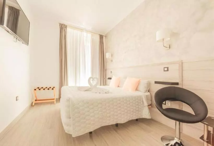 اتاق سوپریور با بالکن, Hostal Pio Centro
