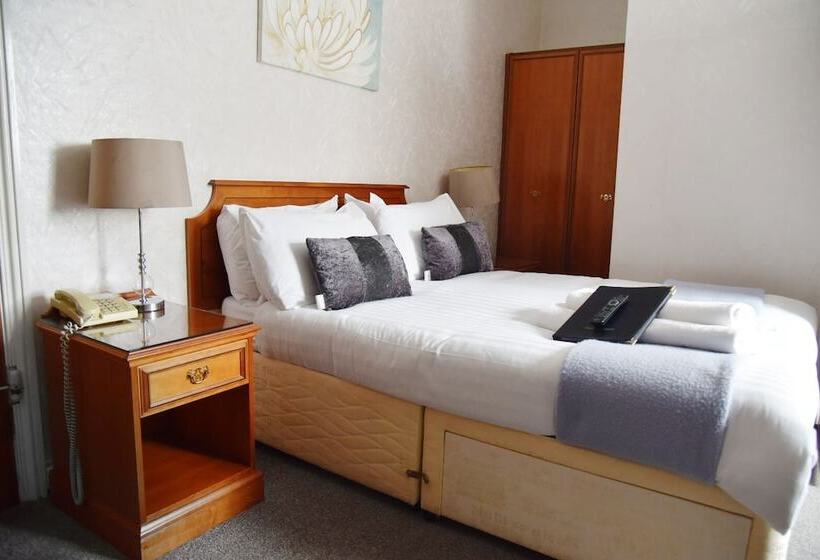 اتاق خانوادگی, Crystal Hotel & Savour