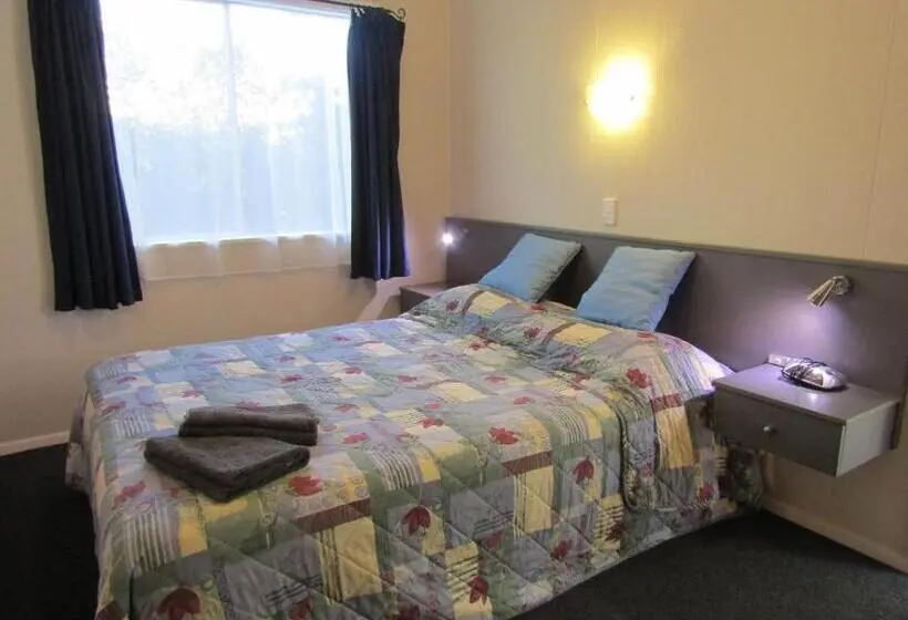 Perhehuoneisto, Beachside Sunnyvale Motel