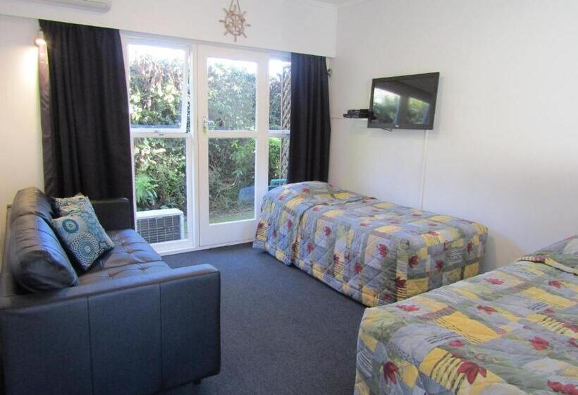 آپارتمان خانوادگی, Beachside Sunnyvale Motel