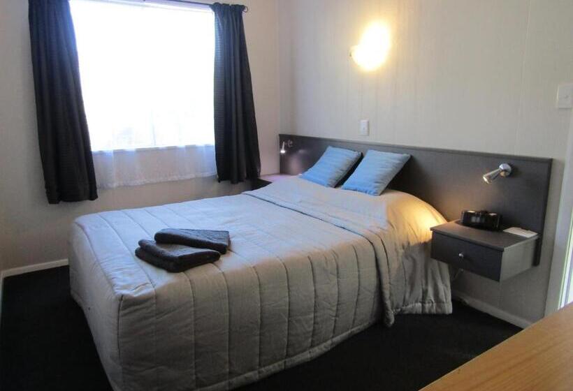 آپارتمان خانوادگی, Beachside Sunnyvale Motel