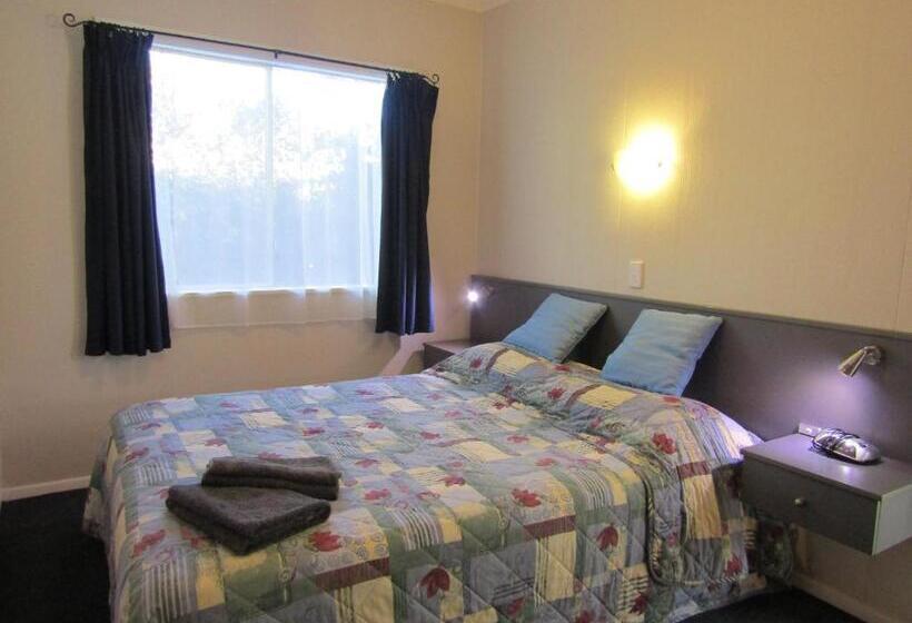 آپارتمان خانوادگی, Beachside Sunnyvale Motel