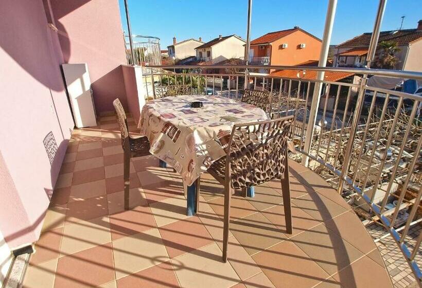 标准工作室, Apartment 1265