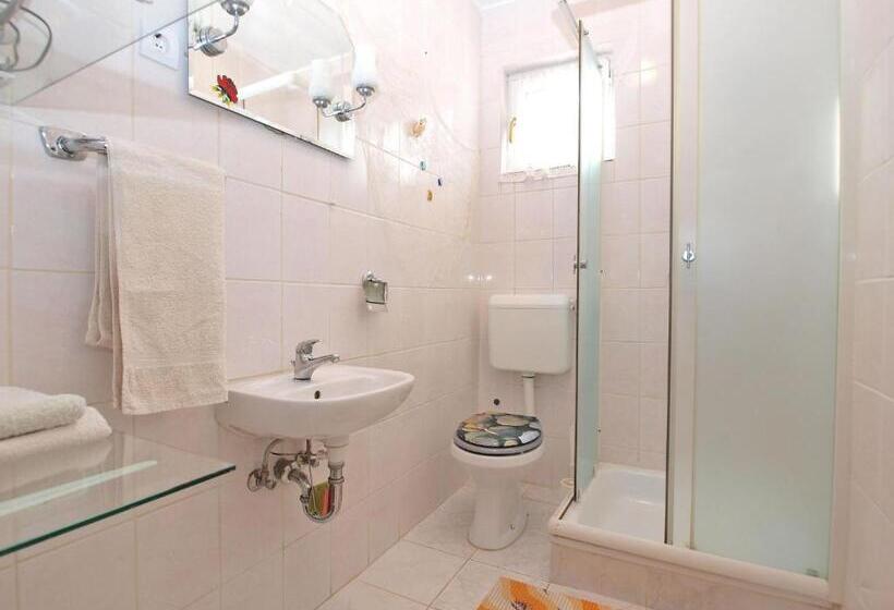 经典四人房间, Apartment 1265