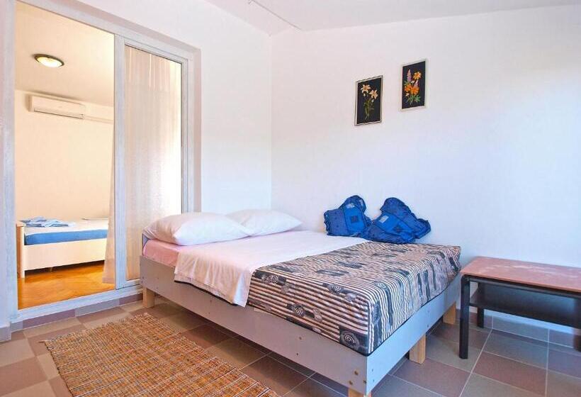 经典四人房间, Apartment 1265