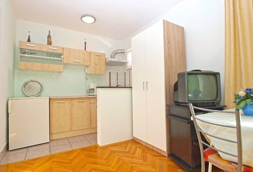 标准工作室, Apartment 1265