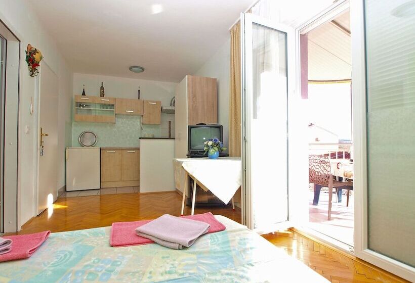 标准工作室, Apartment 1265