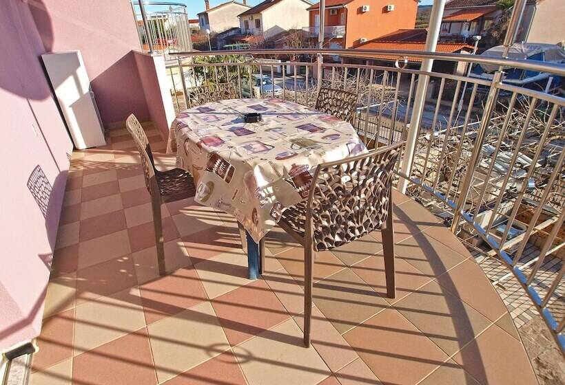 标准工作室, Apartment 1265