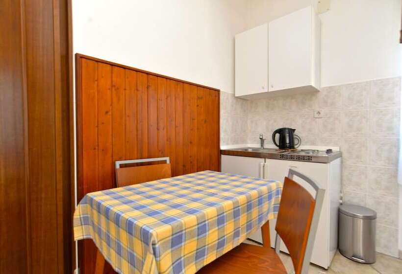 شقة غرفة واحدة, Apartment 1633