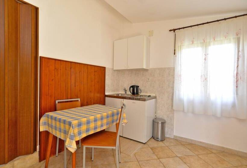 شقة غرفة واحدة, Apartment 1633