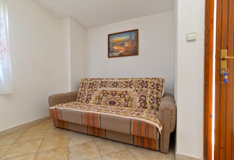 شقة غرفة واحدة, Apartment 1633