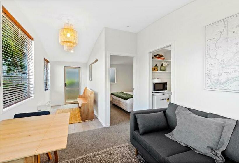 سوییت با چشم‌انداز کوه, Stay Of Queenstown