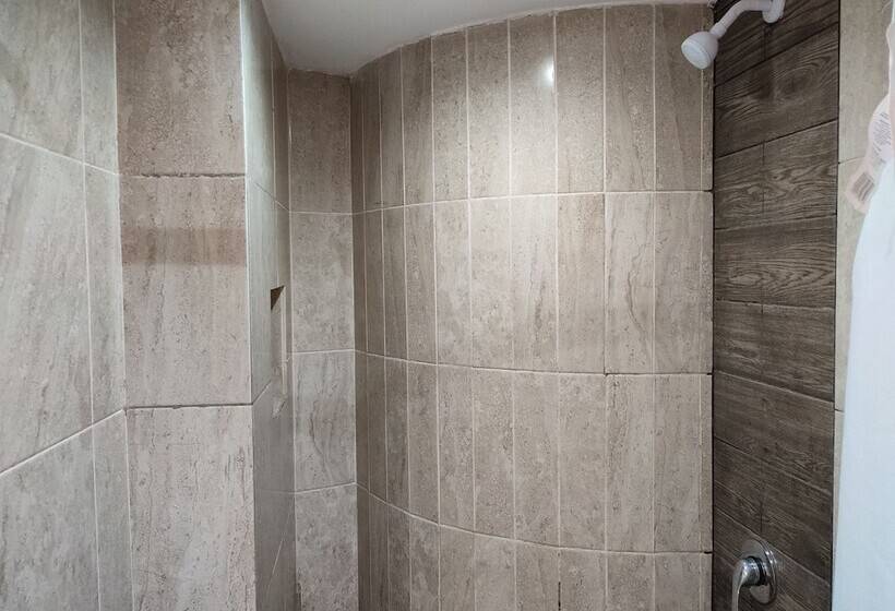 スタンダードトリプルルーム, Ashly Loma Larga