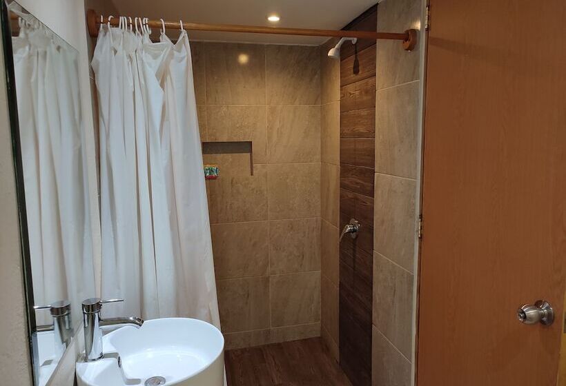 スタンダードトリプルルーム, Ashly Loma Larga