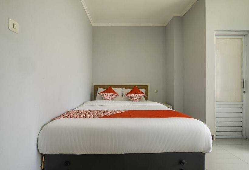 اتاق استاندارد, Karins Guesthouse Syariah Redpartner